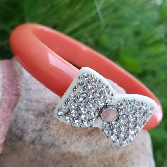 Authentic Marc Jacob Acrylic Peach Sorbet Rhinestone Bow Acrylic Bangle Bracelet - Picture 7 of 15